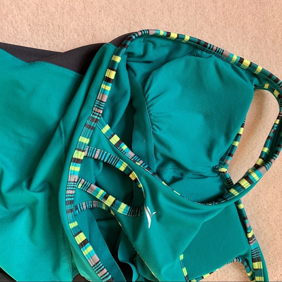 Old navy - active wear tank w/ built in sports bra - Picture 6 of 6